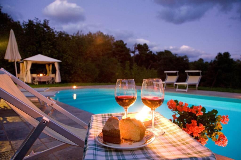 Villa Liz Tuscany, Private Pool, Hot Tub, Property Fenced, Pets Allowed Poppi Exterior photo