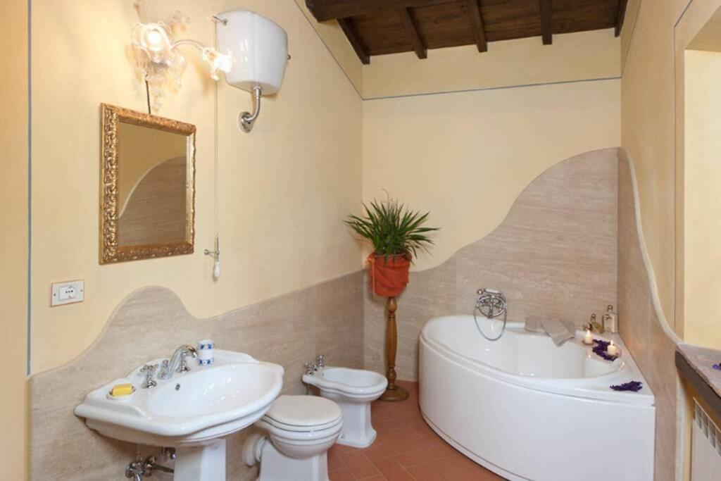 Villa Liz Tuscany, Private Pool, Hot Tub, Property Fenced, Pets Allowed Poppi Exterior photo