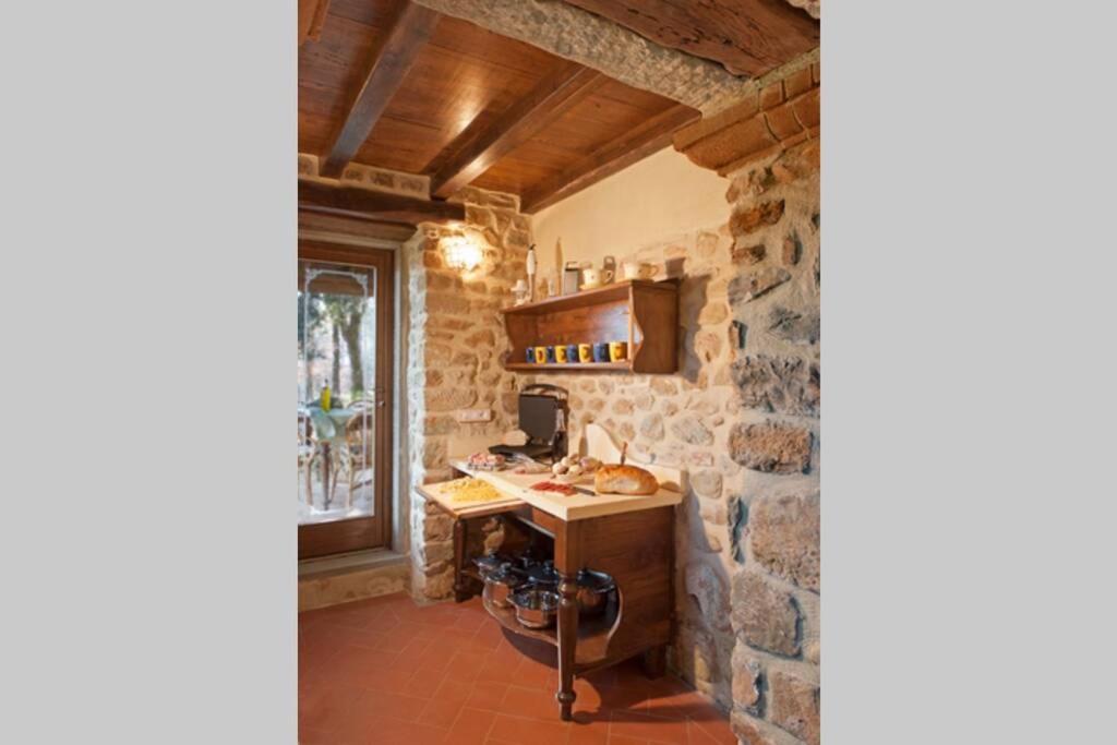 Villa Liz Tuscany, Private Pool, Hot Tub, Property Fenced, Pets Allowed Poppi Exterior photo
